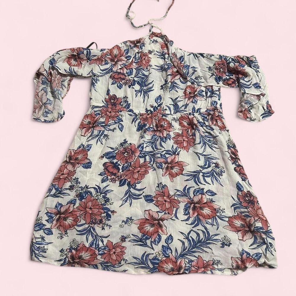 Floral mini dress with a ruffled trim
